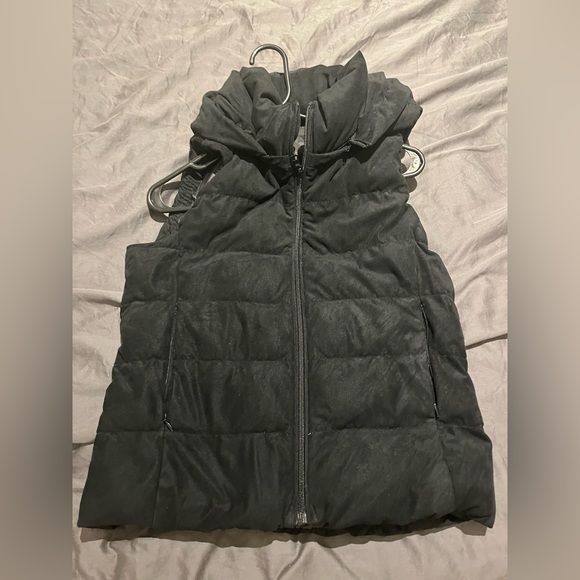 Black vest with hood - Picture 3 of 6